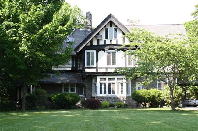 Photo - 950 East Avenue - K