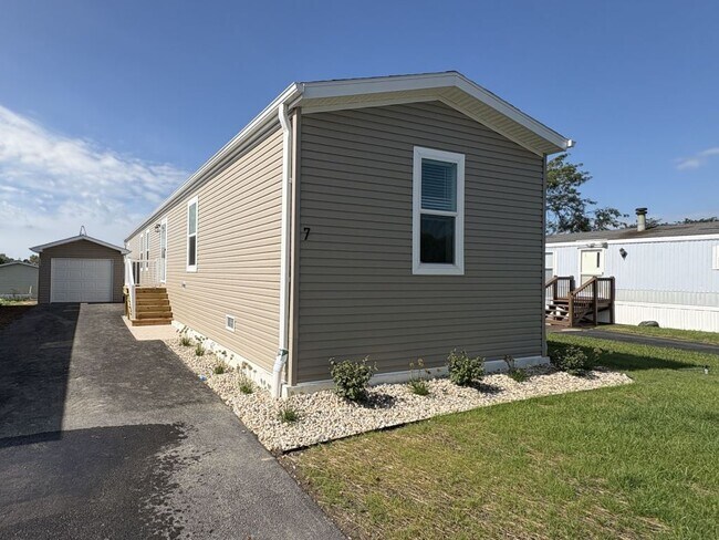 Building Photo - 7 Sandpiper Ln