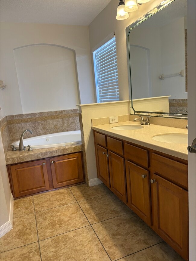 Building Photo - 14956 Braywood Trail