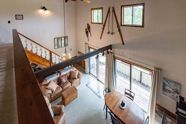 Building Photo - 18 Bunker Ln