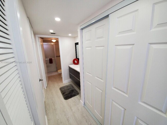 Building Photo - 18011 Biscayne Blvd