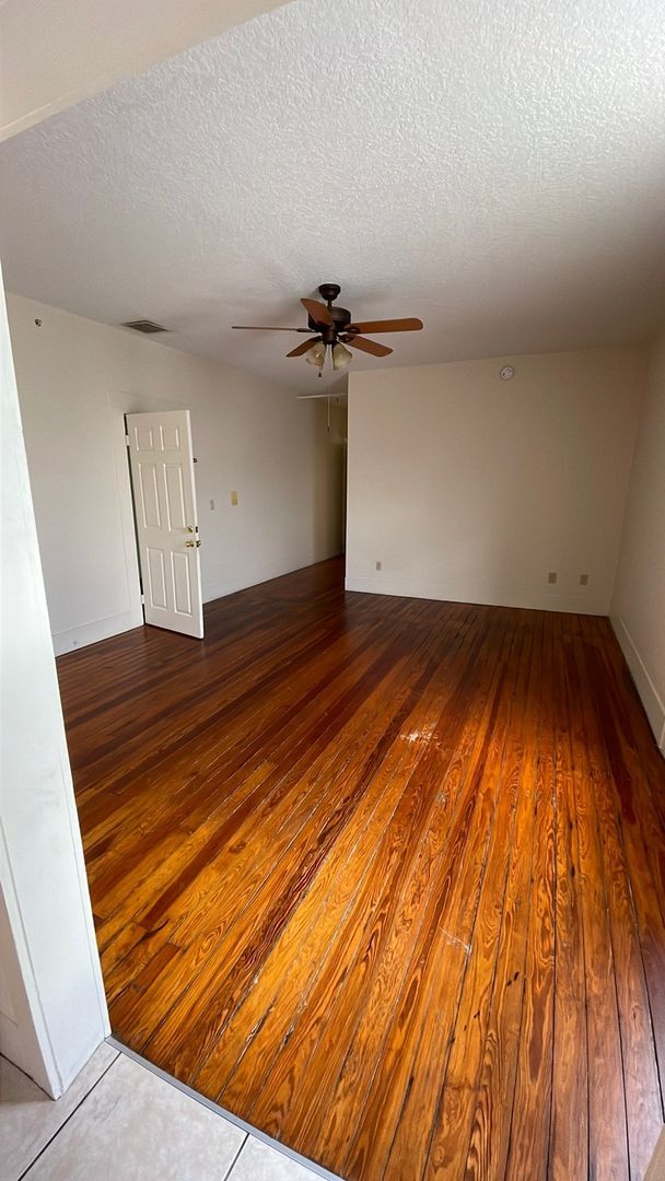 Building Photo - Spacious 2/2 Apartment in Heart of Umatilla!