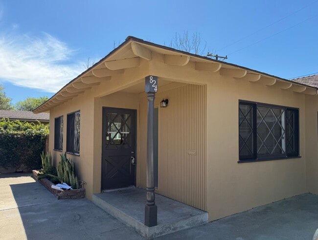 Building Photo - 820-824 W Palmyra Ave