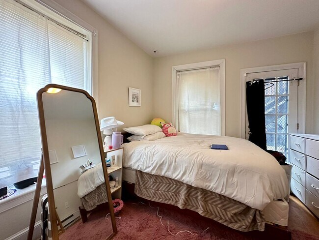 Building Photo - 9/1 No Fee! Large 2-level 4BR/2BA near Brigham Circle, Longwood, NU!