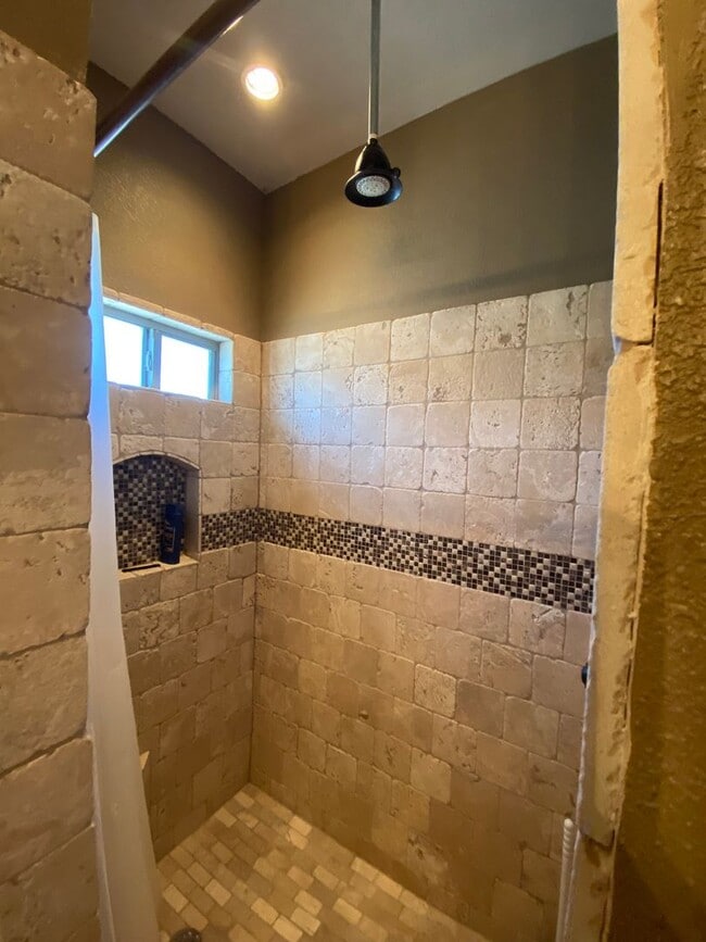 Building Photo - HOME FOR RENT IN CLINT