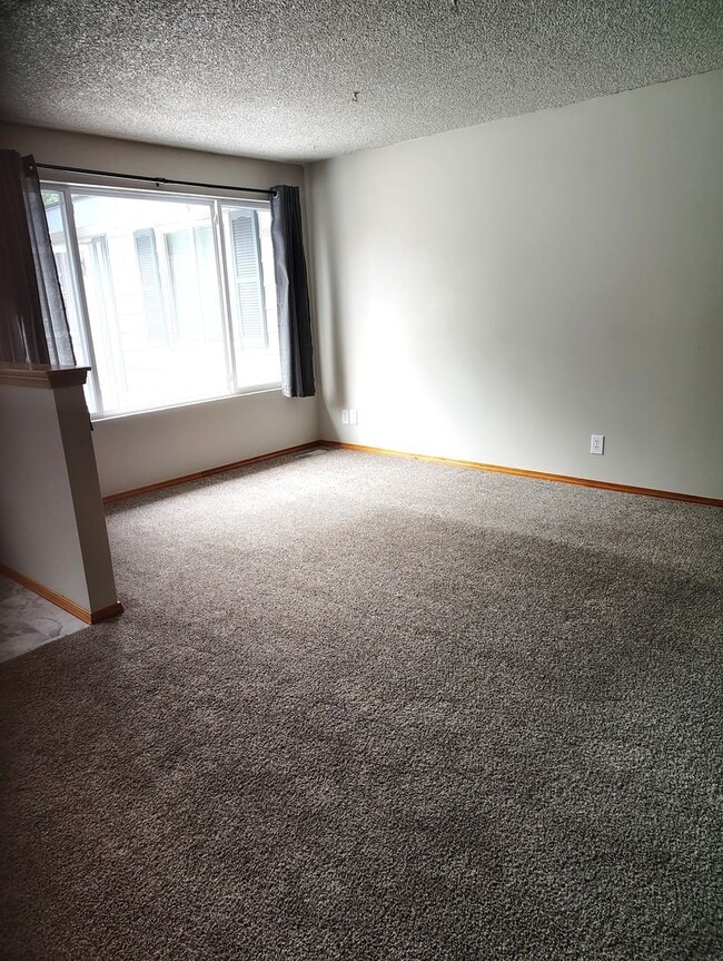 Building Photo - ******* FANTASTIC RAMBLER in friendly neig...