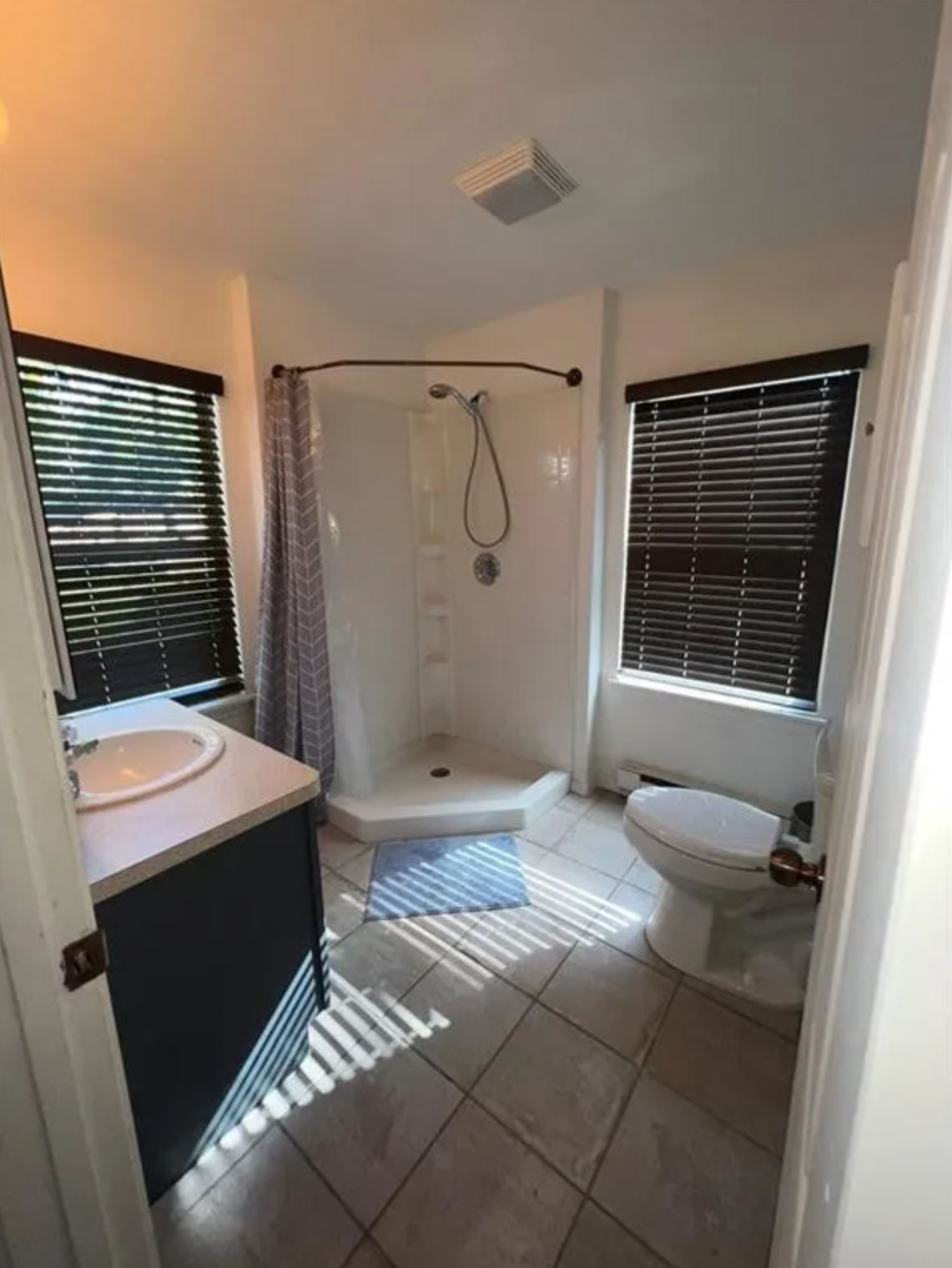 Bathroom - 2002 E Huntsville Rd