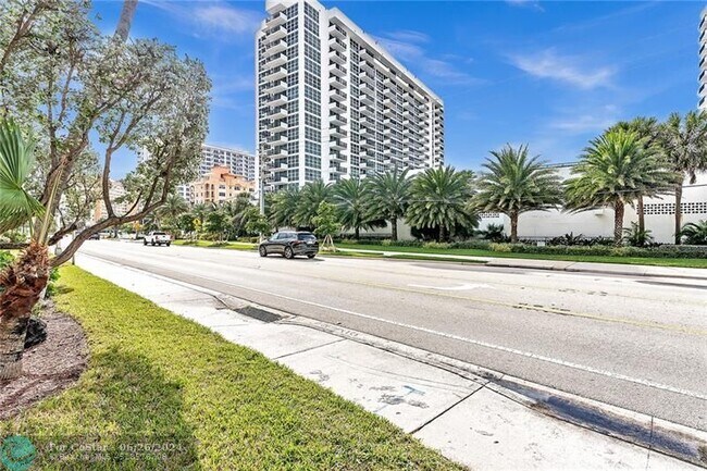 Building Photo - 525 N Ocean Blvd