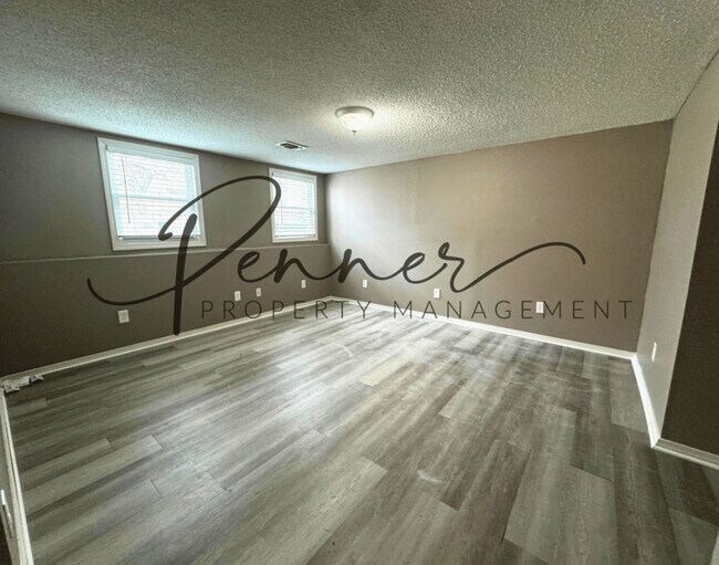 Building Photo - 302 SE Brentwood Dr