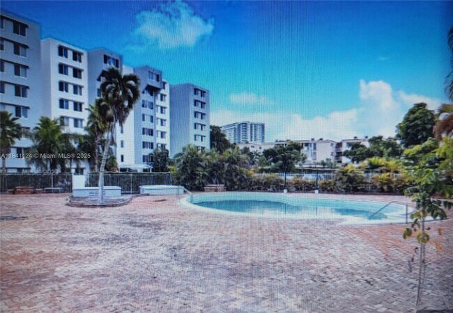 Building Photo - 9125 SW 77th Ave