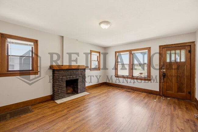Building Photo - 432 S Osage St