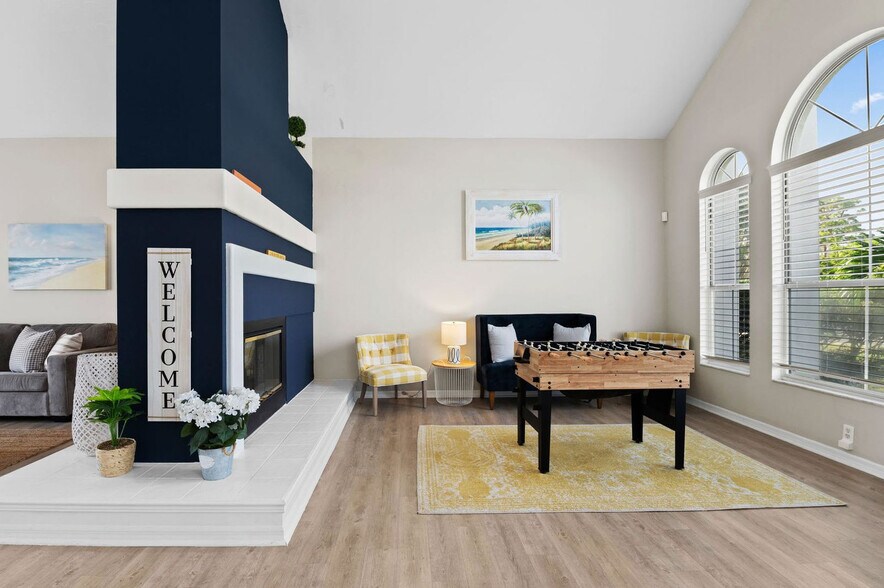 Building Photo - 4137 Pinar Dr