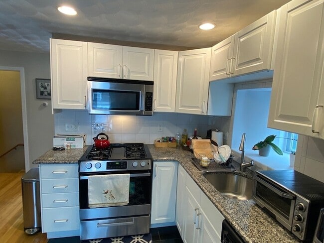 Building Photo - 88 Pearl St