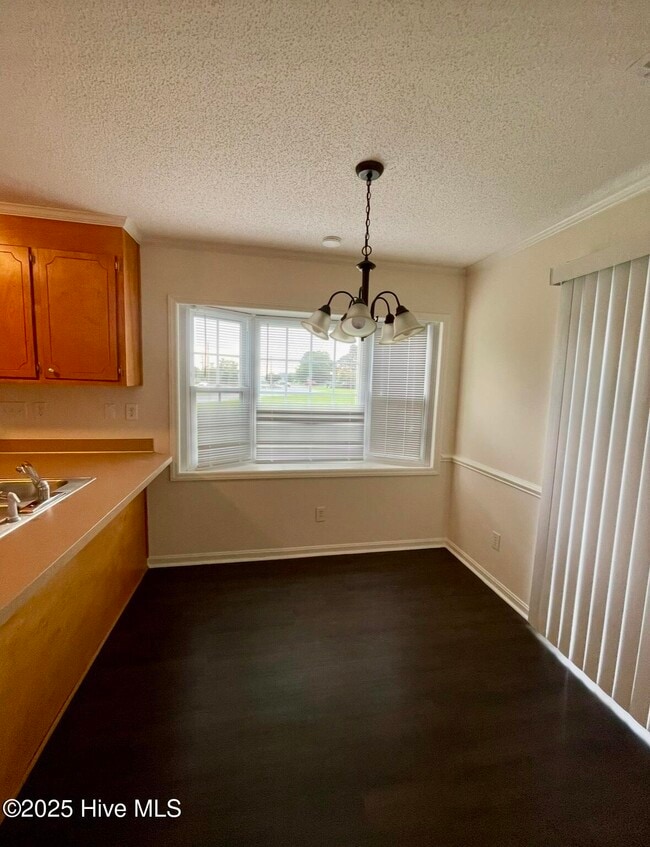 Building Photo - 2104 Flagstone Ct