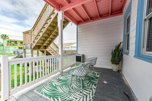 Building Photo - 3412 Ave S