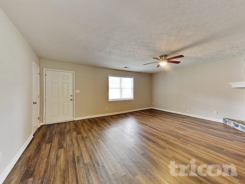 Building Photo - 211 Robin Ln