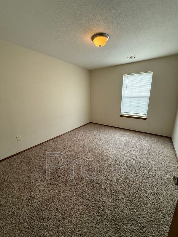 Building Photo - 707 Sean Ct