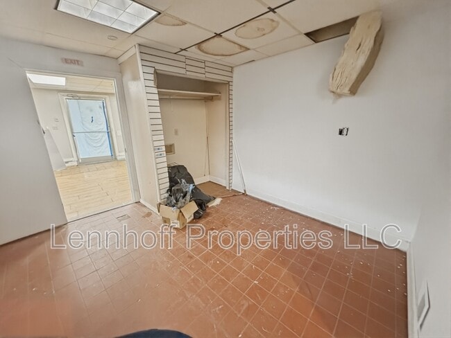 Building Photo - 206 Primrose St