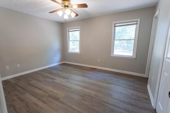 Building Photo - 321 Oak Meadows Dr