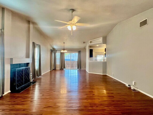 Building Photo - Charming Rental with Amazing Back Patio!