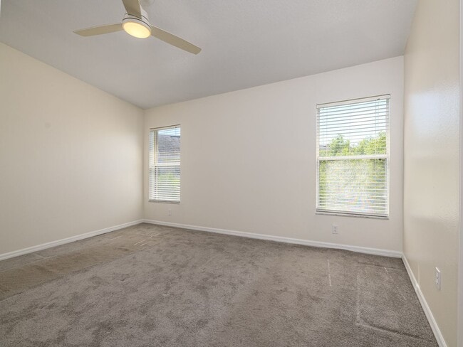Building Photo - Riverview Townhome