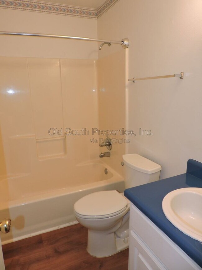 Building Photo - 2552 Southern Oaks Dr