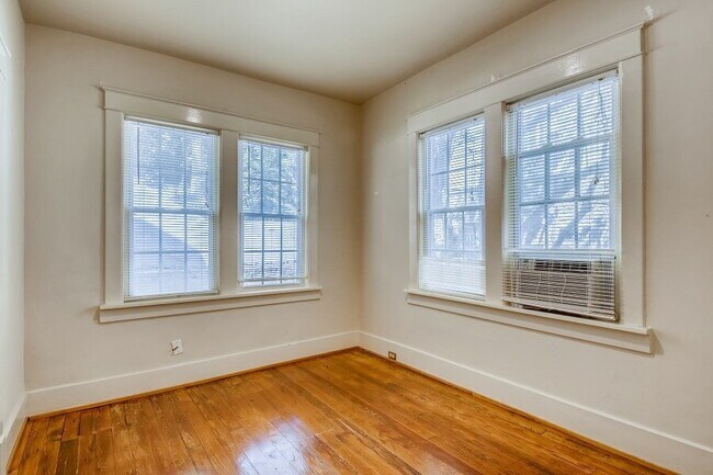 Building Photo - Charming Brick Cottage near Vanderbilt