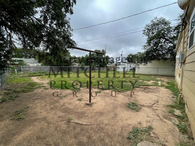 Building Photo - Welcome to 4107 Cline! Cute 2 bedroom 1 ba...