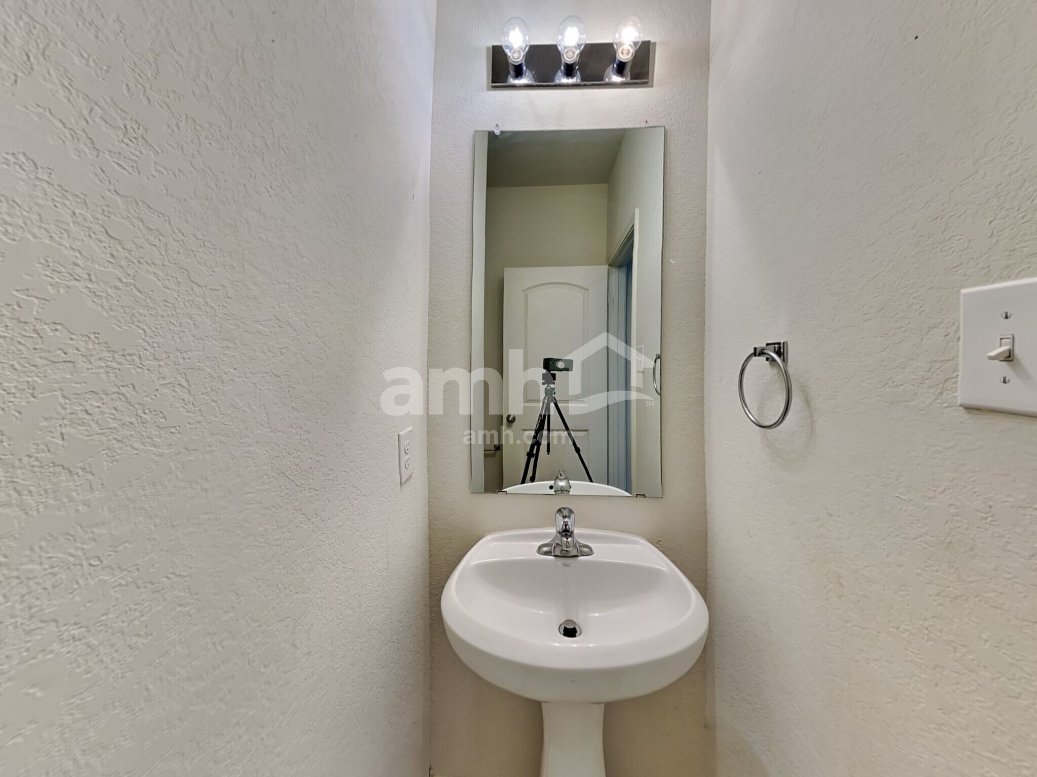 Building Photo - 12318 Commander Dr