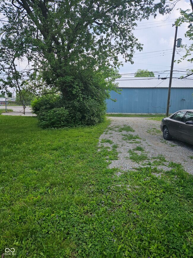 Building Photo - 2143 Bellefontaine St