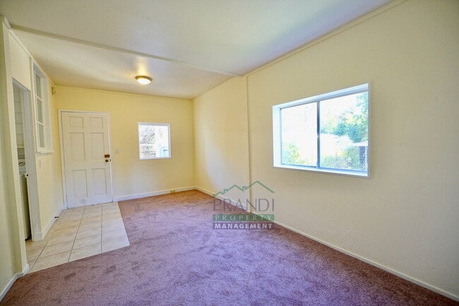 Building Photo - 254 Kent Ave