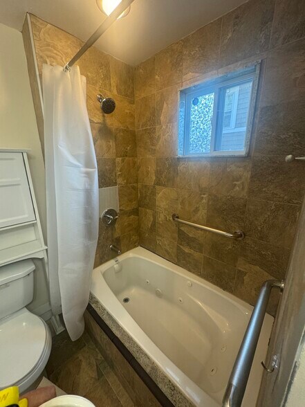 Building Photo - 95 Bynner St