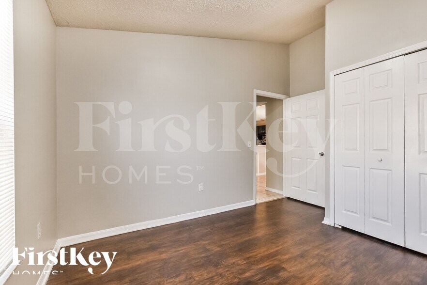 Building Photo - 7432 Little Pond Ct