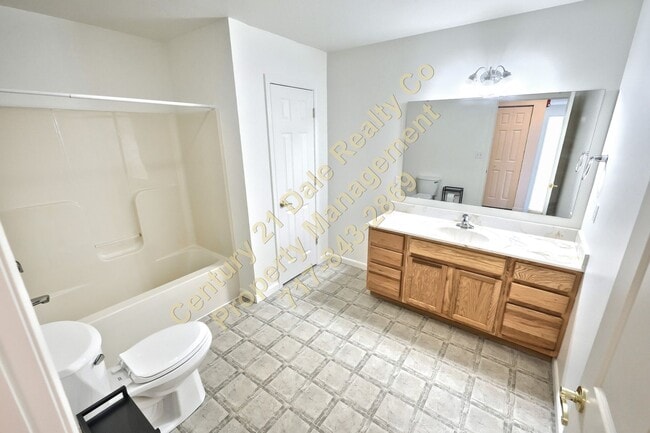 Building Photo - 2 Bedroom Townhome in Eastern School District
