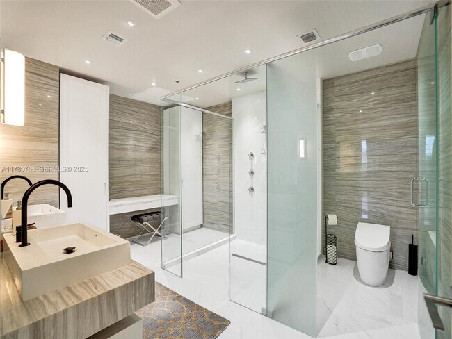 Building Photo - 2200 N Ocean Blvd