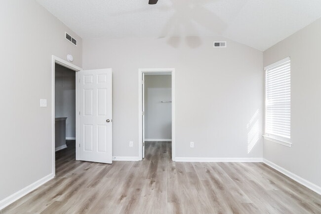 Building Photo - 350 Prescott Ct