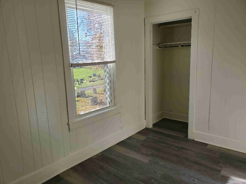 Building Photo - 534 N Plum St