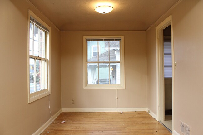 Building Photo - 5112-5116 NE 32nd Ave