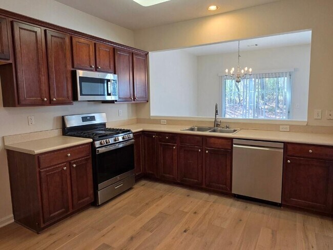 Building Photo - 2378 Fairlie Dr