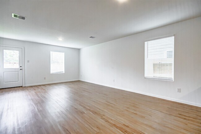 Building Photo - 21543 Carosella Dr