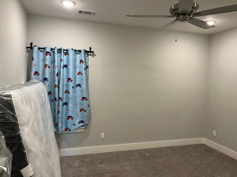 Building Photo - 1 N Desoto Pl