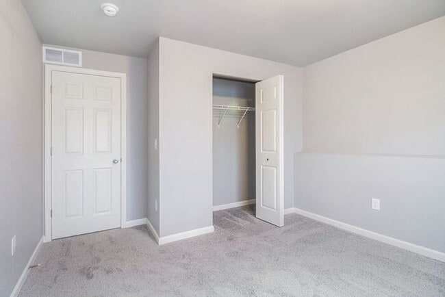 Building Photo - 16557 Charles Town Dr