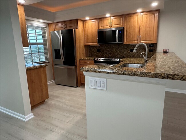 Building Photo - 3510 Oaks Way