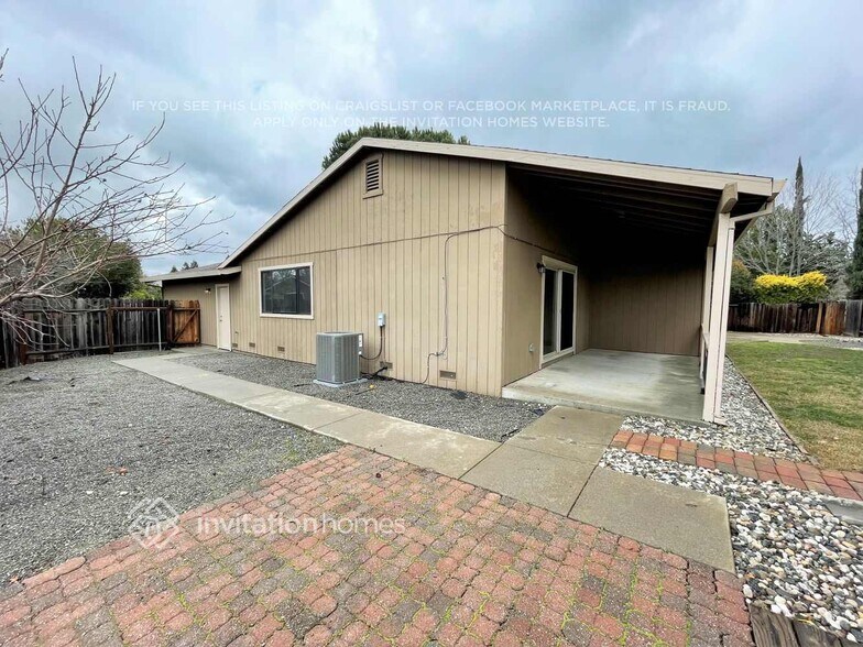 Building Photo - 210 James Ct
