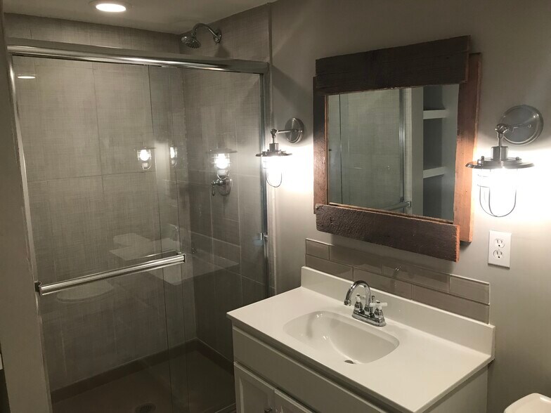 Building Photo - 5214 Cedar St