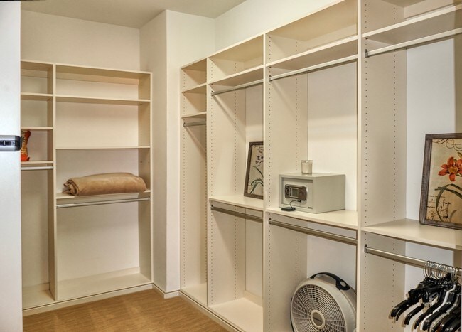 Building Photo - 1363 Oceanview Dr