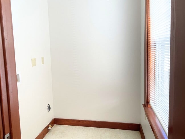 Building Photo - 25 Bennett St