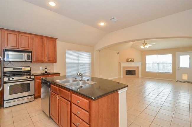 Building Photo - 24643 Hampton Lakes Dr