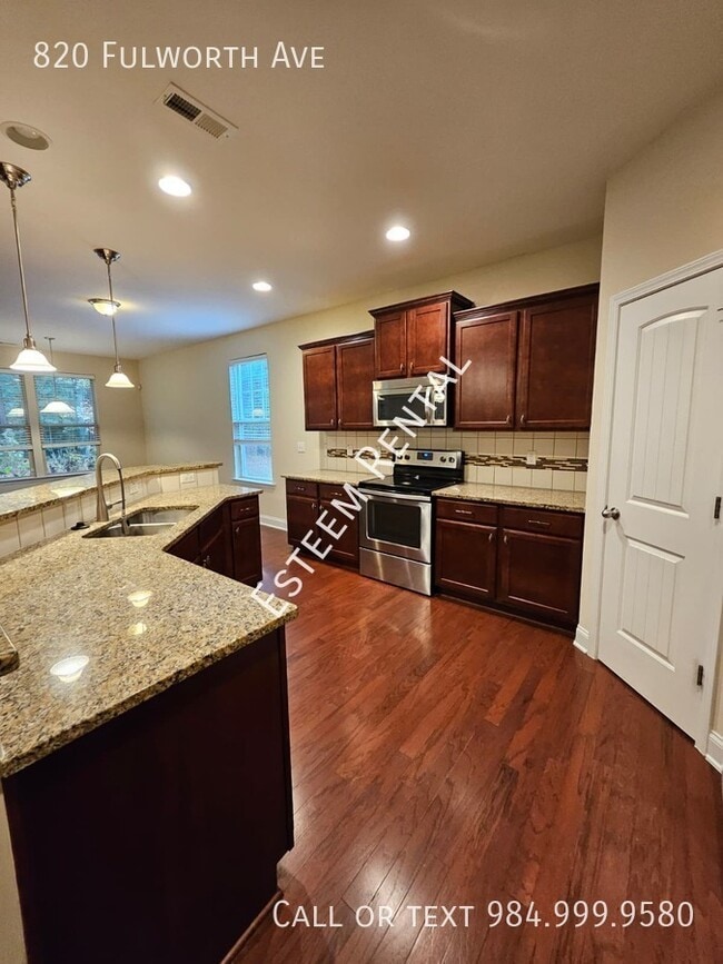 Building Photo - 820 Fulworth Ave