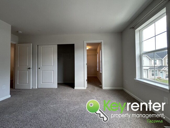 Building Photo - Must-have 3Bed/2.5Bath Lakewood Home